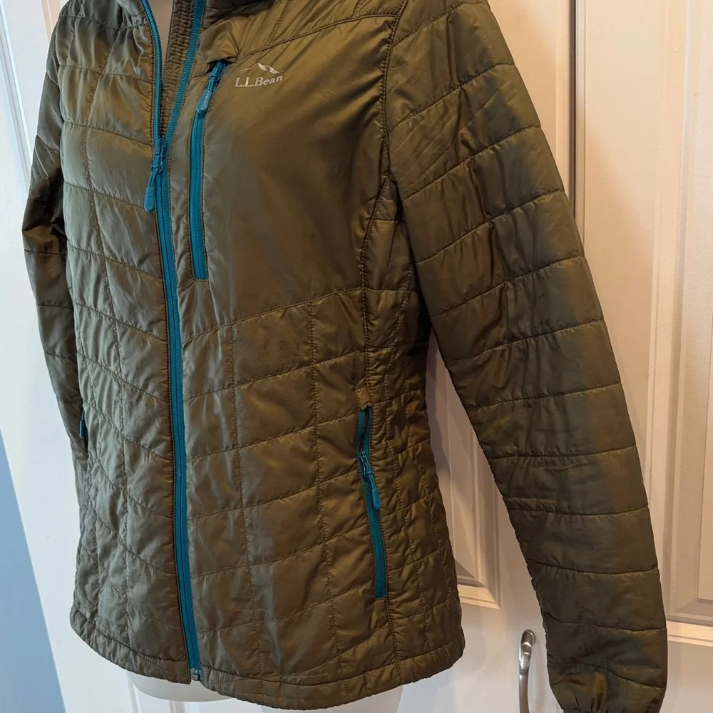 L.L.Bean PrimaLoft Packaway Hooded Jacket in olive green with teal accents - Picture 5 of 16